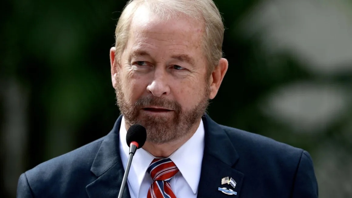 Ronald Douglas Johnson sv.usembassy.gov